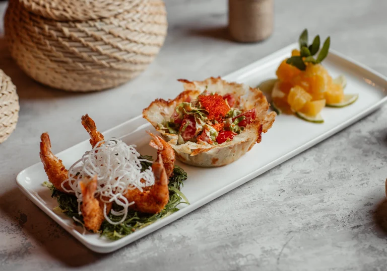 grilled-crabs-with-bread-canape-stuffed-with-green-salad-pinapple-slices