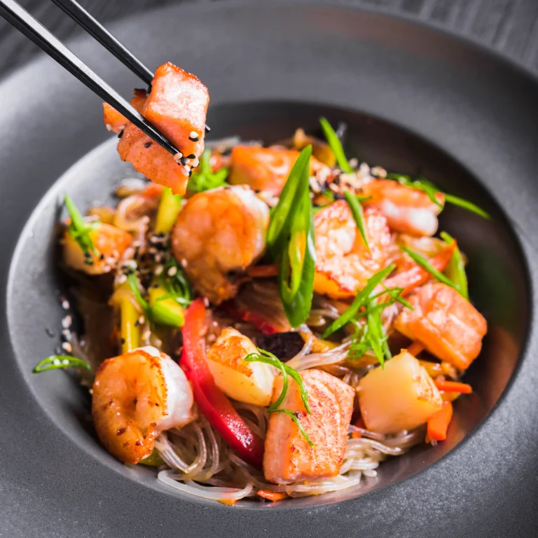rice-noodles-with-shrimps-vegetables